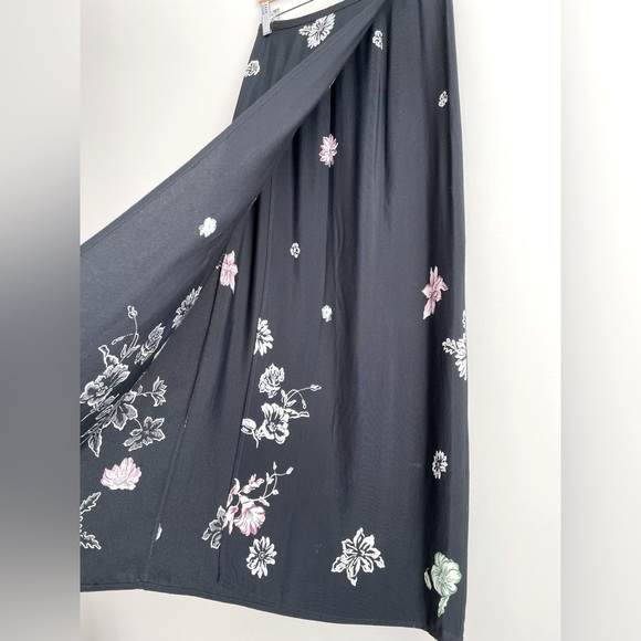 Like New Ann Taylor Wrap Skirt - Picture 3 of 7